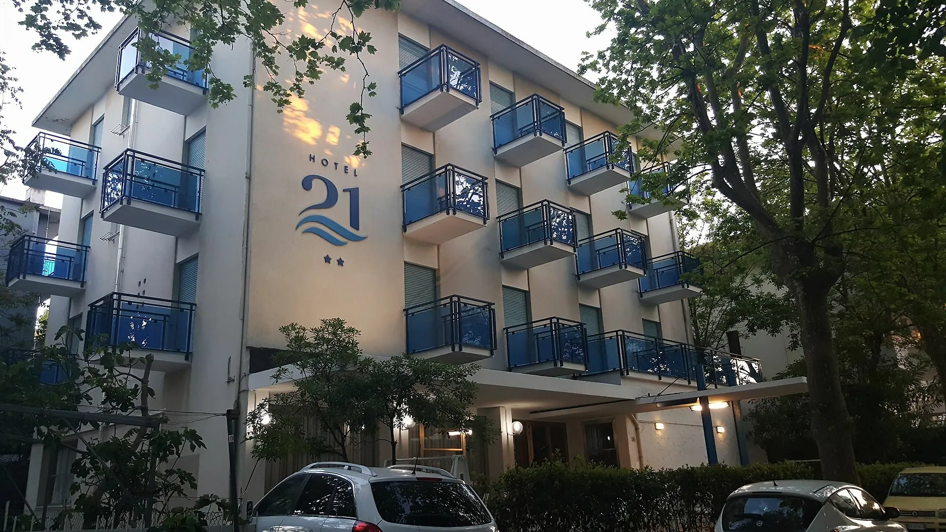 Hotel 21 ريتشوني